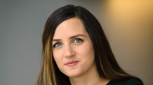 Porträttbild på Sonja Ghaderi, projektledare på RFSU